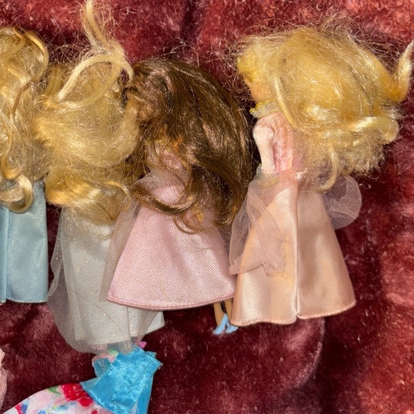 Vtg 2005 Mattel mini princess castle dolls and dresses - Picture 8 of 8